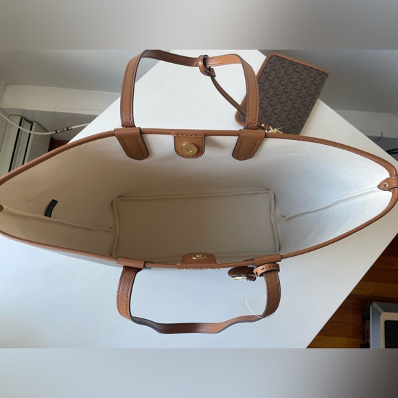 NWT MICHAEL Michael Kors Eliza Large East West Open Snap Tote in Brown Acorn - Picture 10 of 15